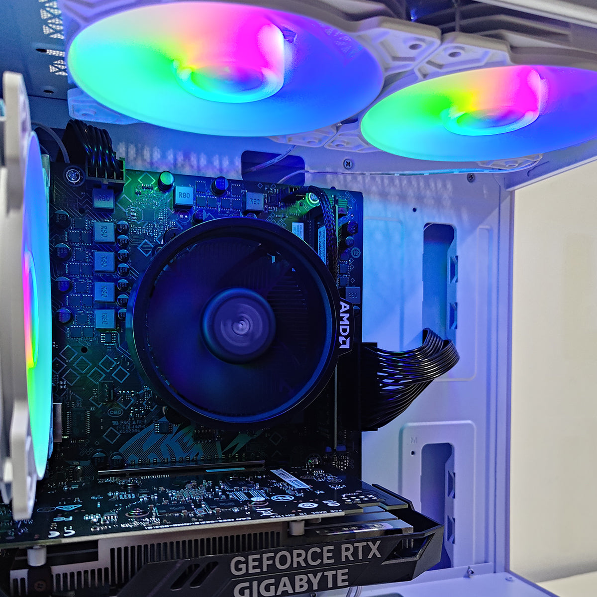 Alpha Reyna White Desktop Gaming PC