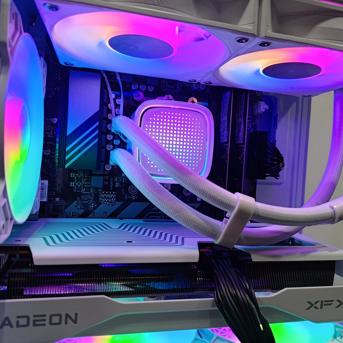 Aurora Reyna White Desktop Gaming PC
