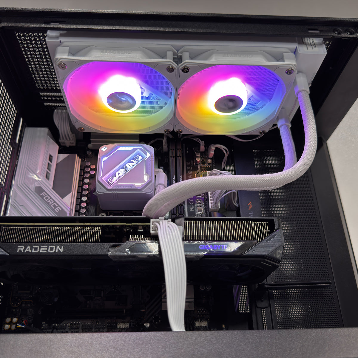 Powered by Gigabyte: Renderix Desktop Gaming PC | AMD Ryzen 7 7700 | 32GB RAM | 500GB SSD | RX 9060 XT | Windows 11 Pro