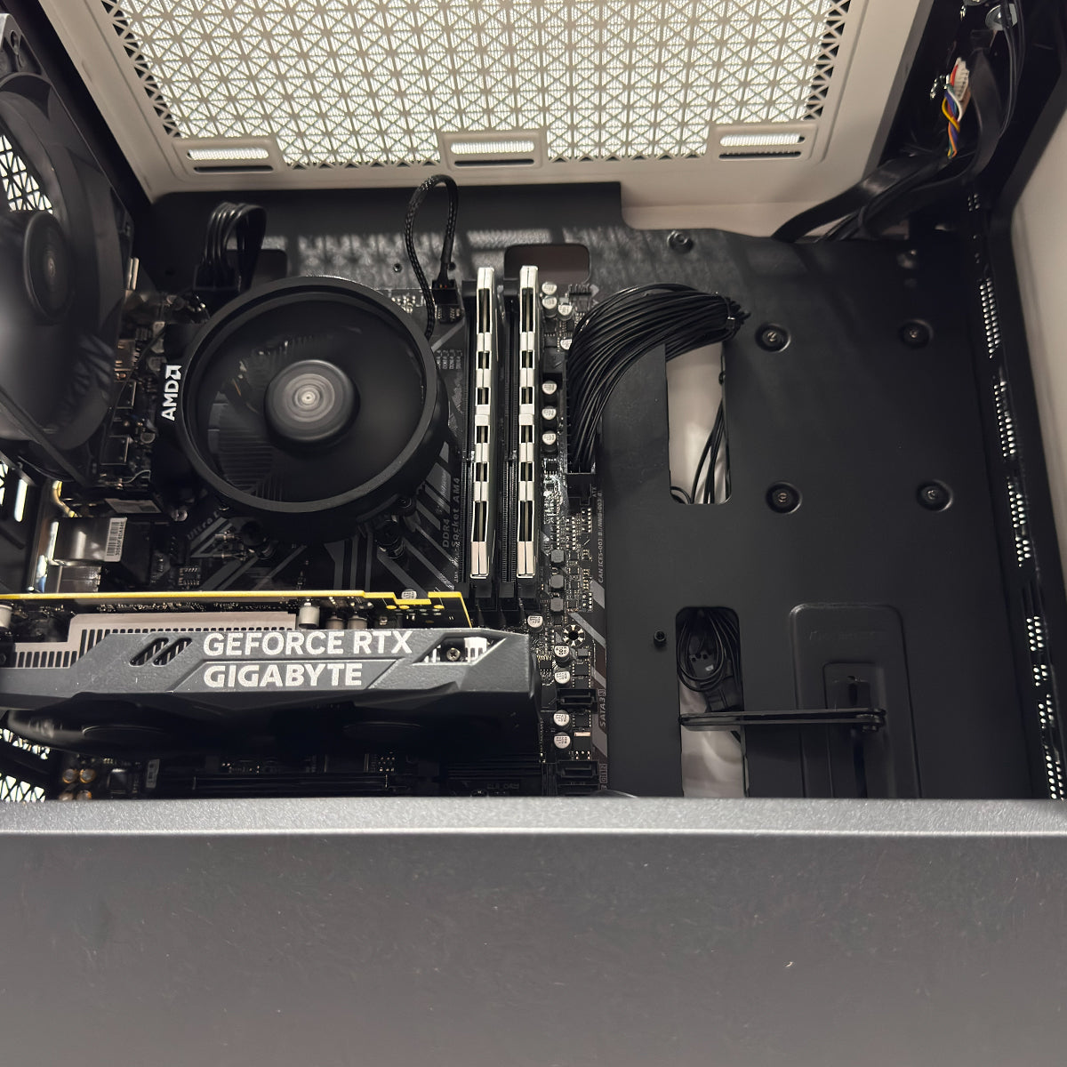 Alpha Macube White Desktop Gaming PC