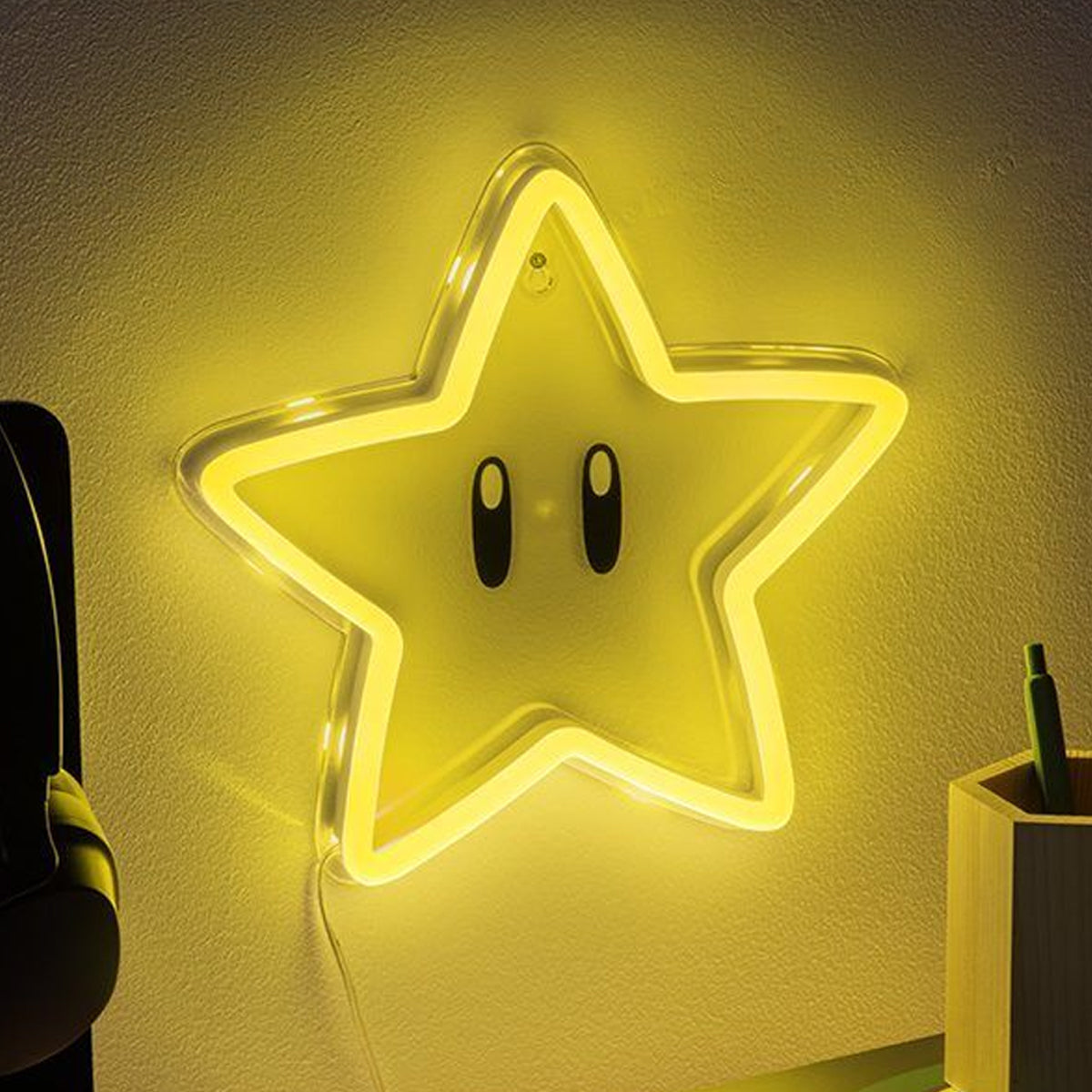 Paladone Super Mario Super Star Wall Mounted LED Neon Light (PP14711NNVN)