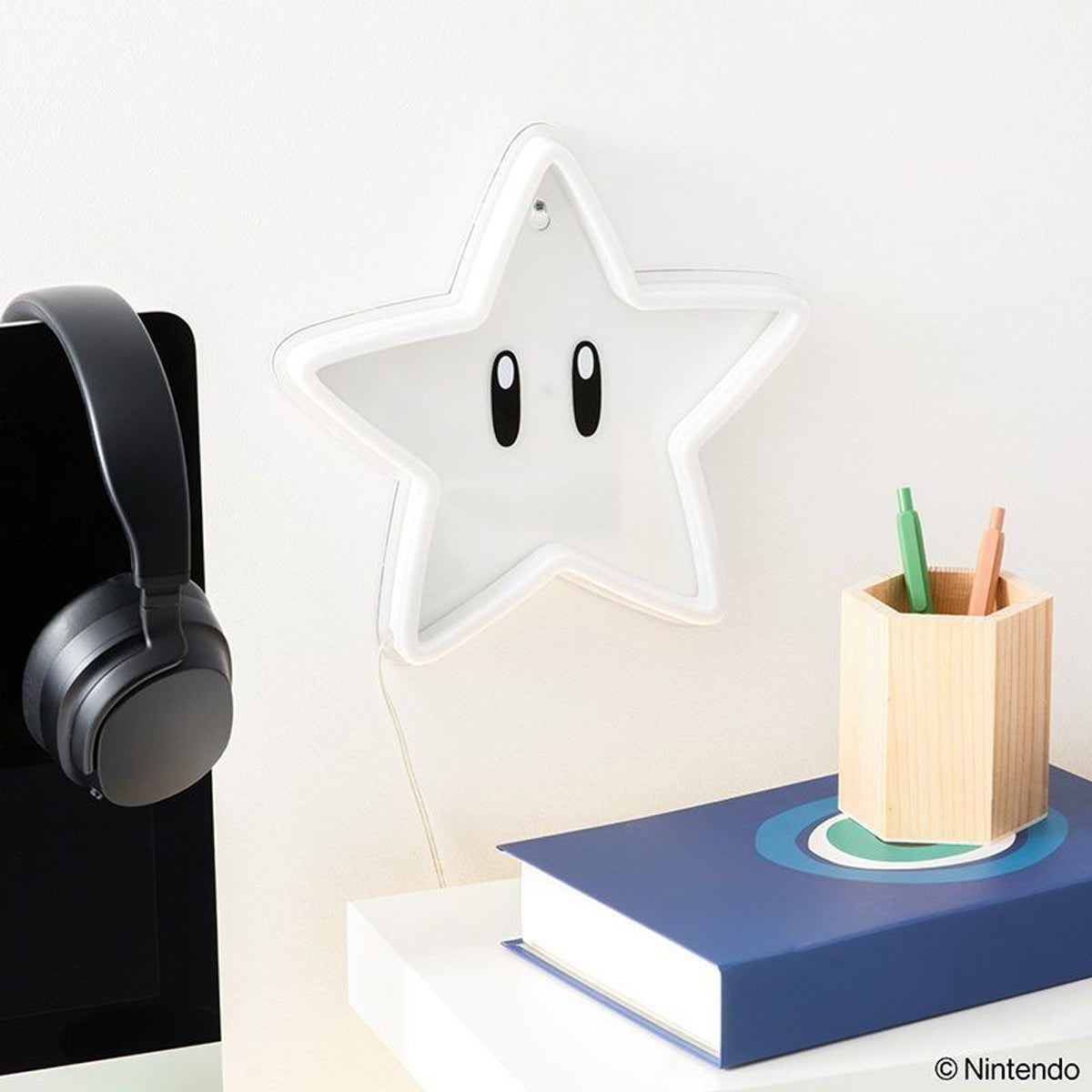 Paladone Super Mario Super Star Wall Mounted LED Neon Light (PP14711NNVN)
