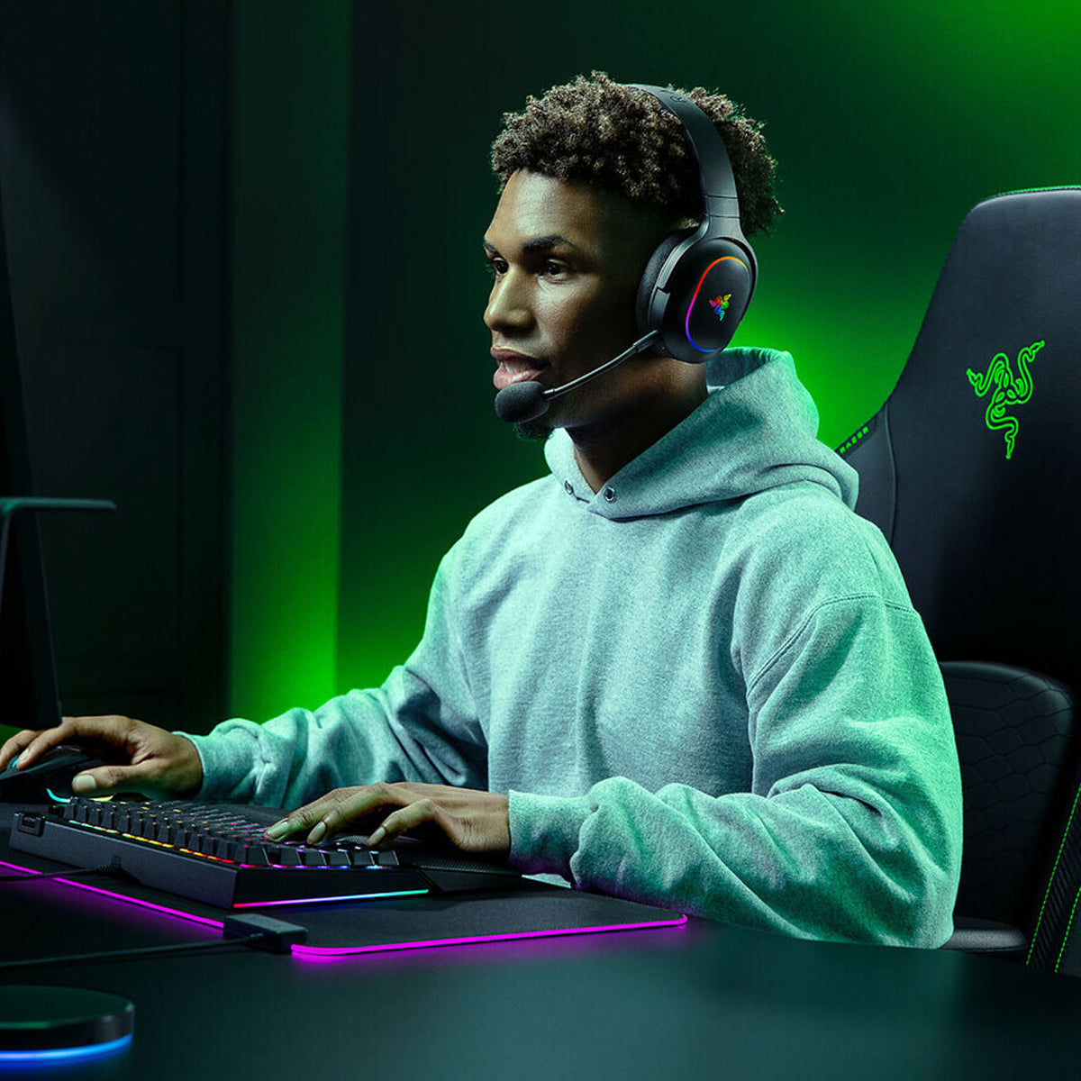Razer Barracuda X Chroma Wireless Multi-Platform Gaming & Mobile Headset | DataBlitz