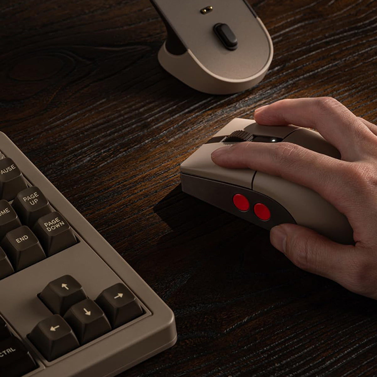 8Bitdo Retro R8 Tri-Mode Mouse with Charging Dock C64 Edition (85CB)