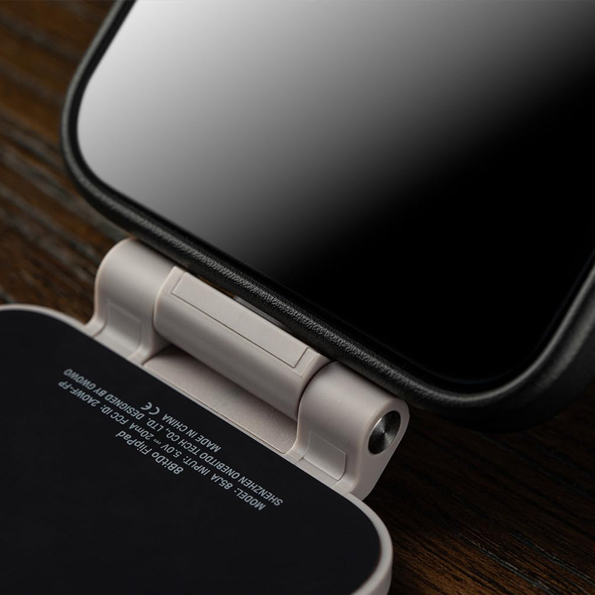 8Bitdo FlipPad USB-C Mobile Gaming Controller for iOS/ Android (G Classic Ed.) (85JA)