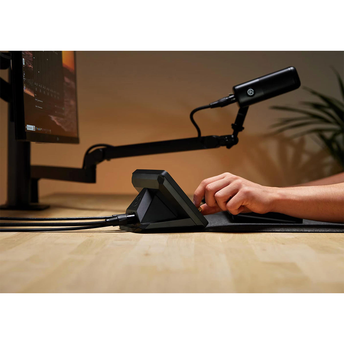 Elgato XLR Dock MK.2 Mic Interface for Stream Deck+ (10GBQ9901)