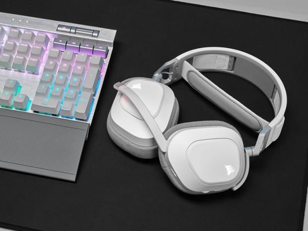 CORSAIR HS80 RGB WIRELESS PREMIUM GAMING HEADSET WITH SPATIAL AUDIO (PC/MAC/PS5/PS4) (WHITE) - DataBlitz