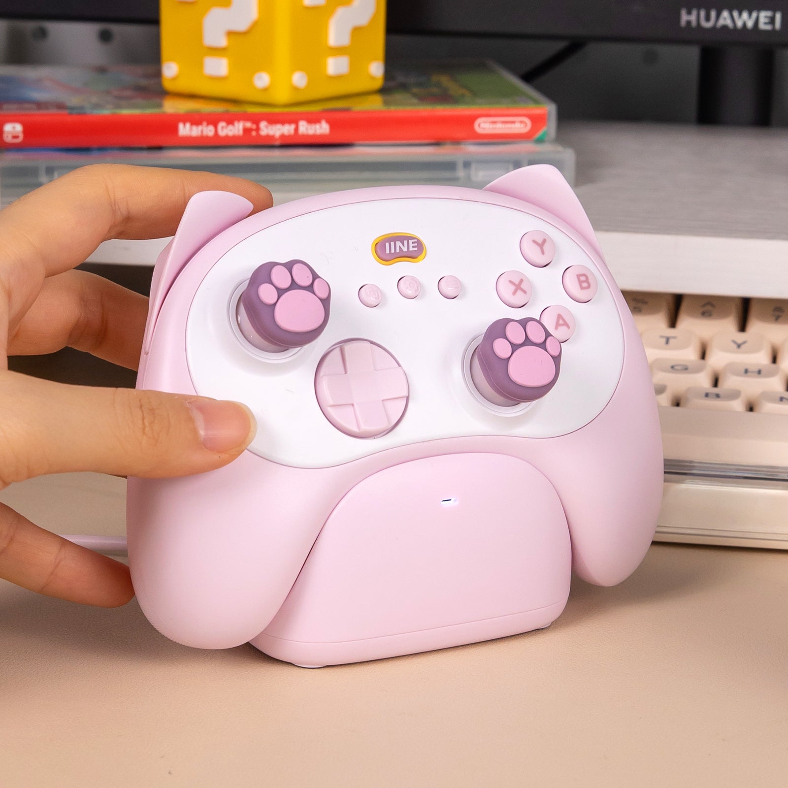 IINE Meow Kitten Controller with Tail Charging Dock