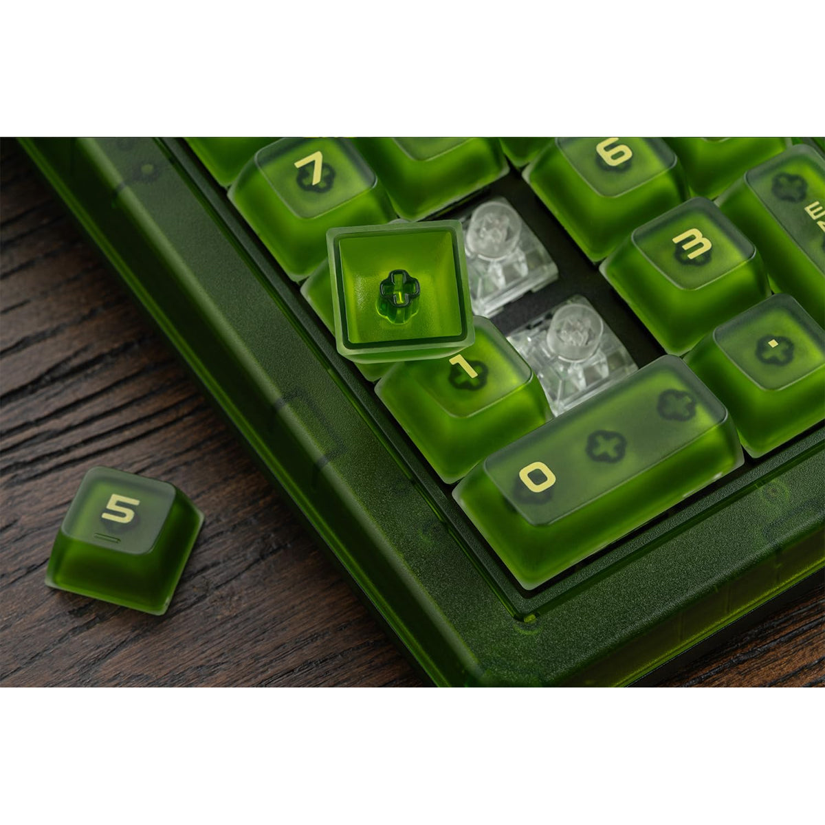 8Bitdo Retro 18 Mechanical Numpad Xbox Edition (85HB)