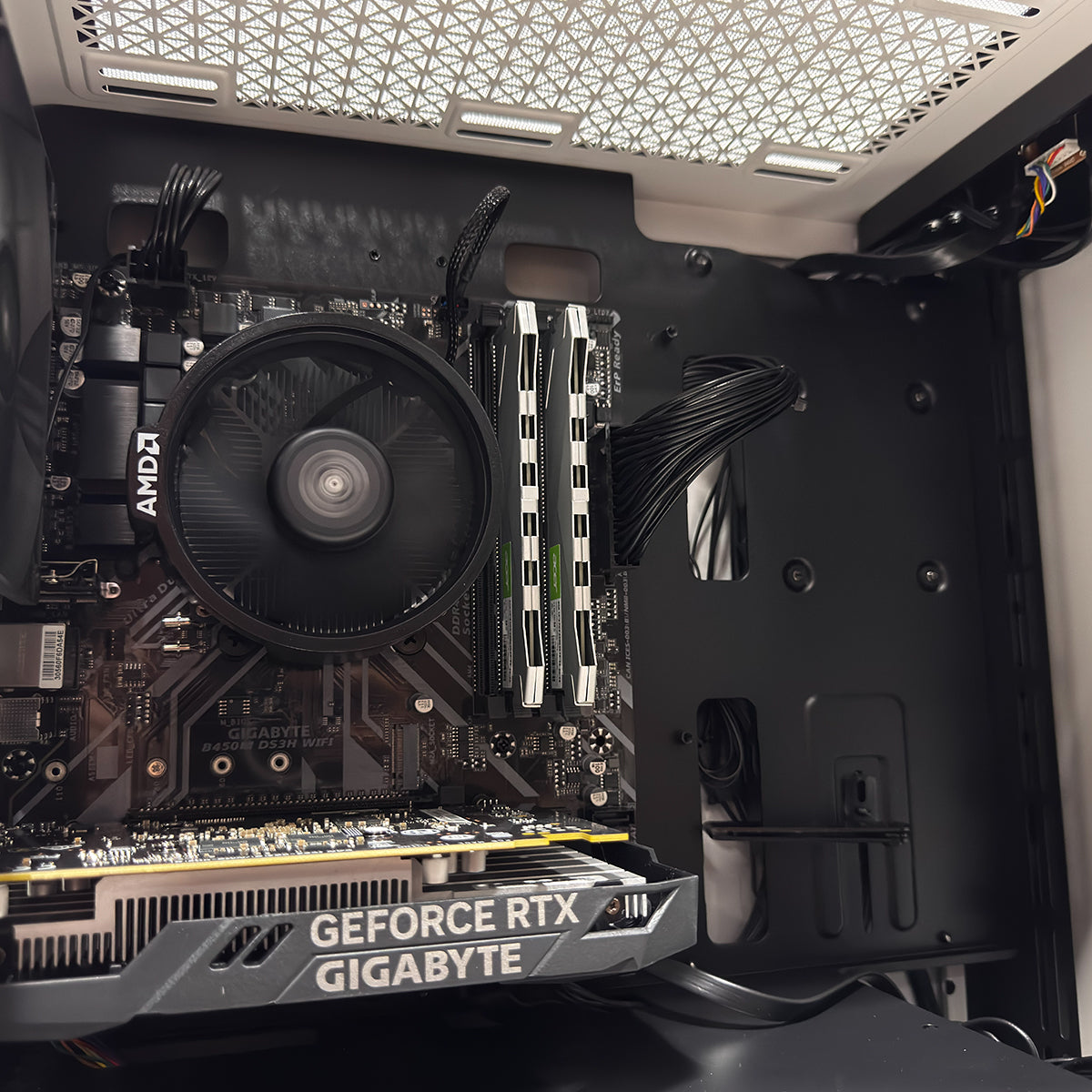 Alpha Macube White Desktop Gaming PC