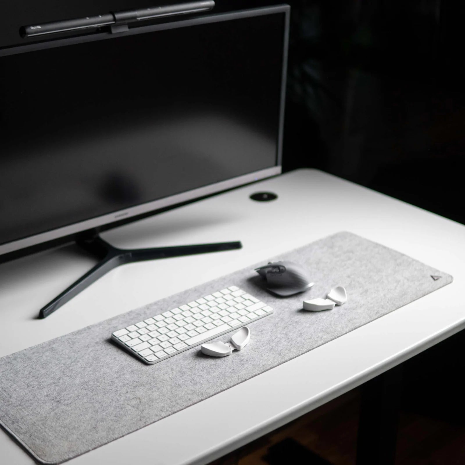 Deltahub Minimalistic Felt Desk Pad Large - Light Grey
