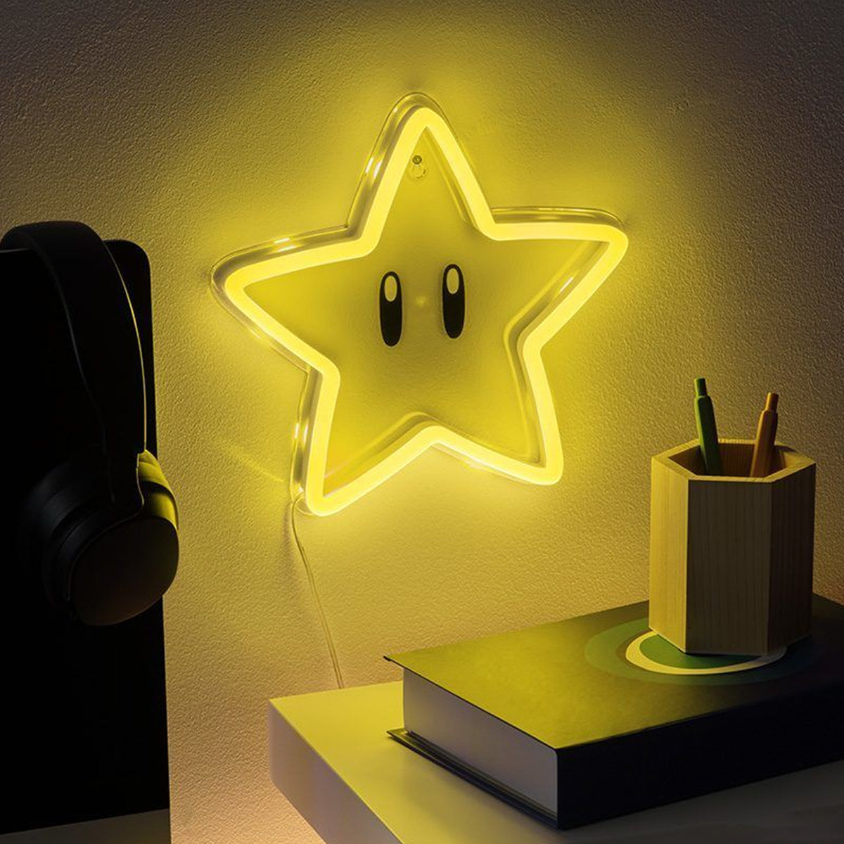 Paladone Super Mario Super Star Wall Mounted LED Neon Light (PP14711NNVN)