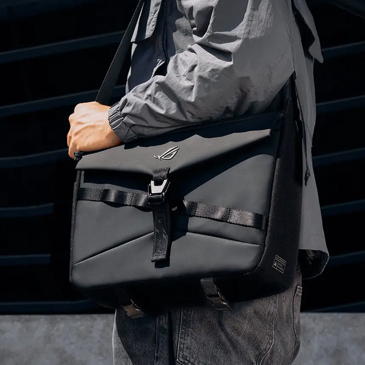 ASUS ROG Archer Messenger 14 BC2400 Bag (Black)
