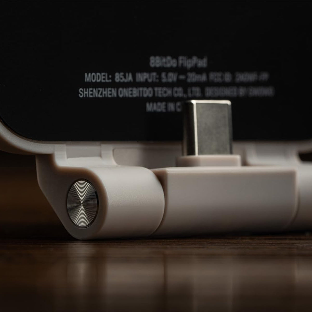 8Bitdo FlipPad USB-C Mobile Gaming Controller for iOS/ Android (G Classic Ed.) (85JA)

