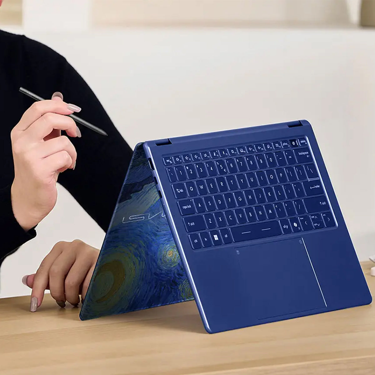 MSI Prestige 14 Flip AI+ Vincent van Gogh Ed. The Starry Night-271PH Laptop