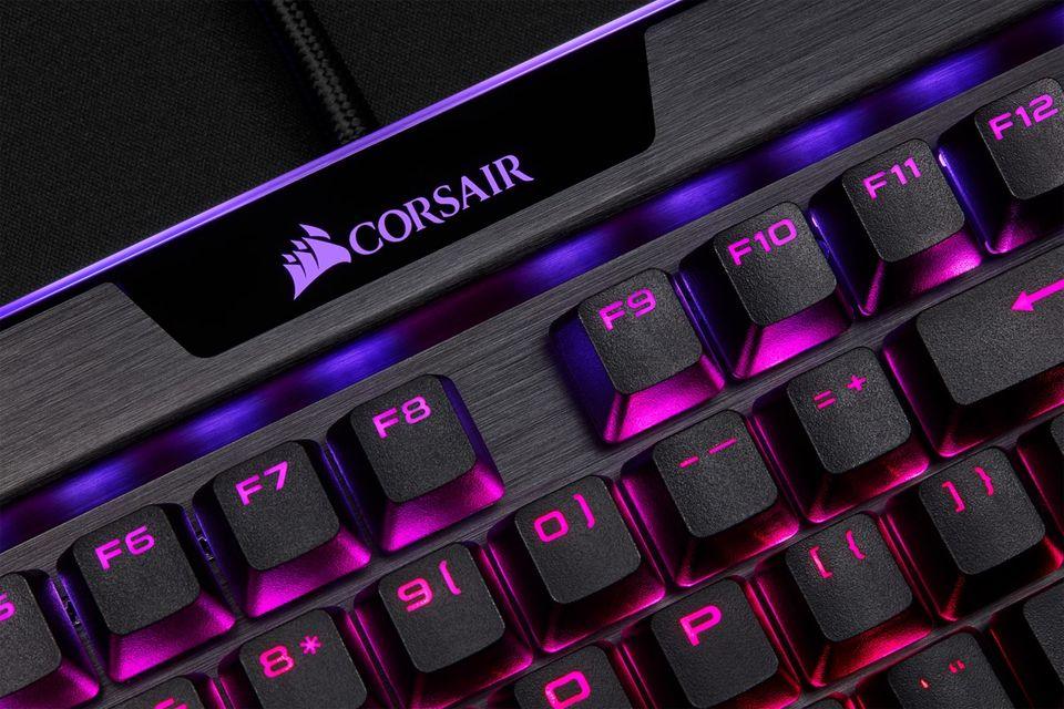 CORSAIR GAMING K95 RGB PLATINUM XT MECHANICAL GAMING KEYBOARD CHERRY MX SPEED (SILVER) - DataBlitz
