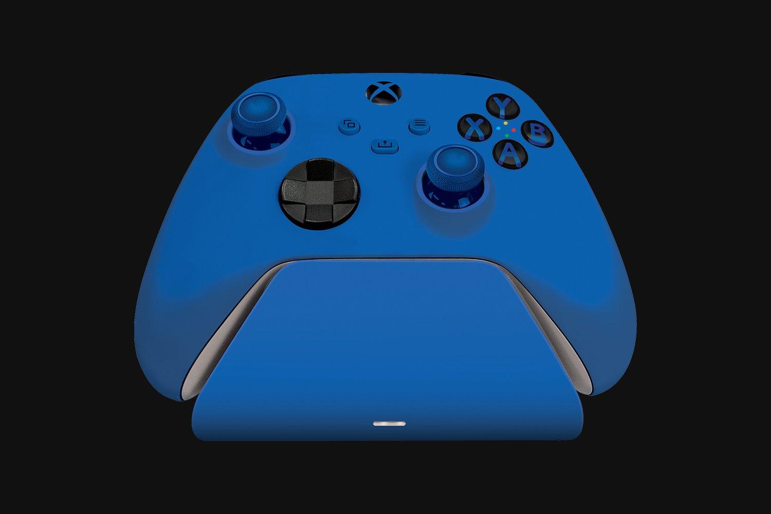 RAZER UNIVERSAL QUICK CHARGING STAND FOR XBOX / XBOX X/S / XBOX ONE ELITE CONTROLLER (SHOCK BLUE) - DataBlitz