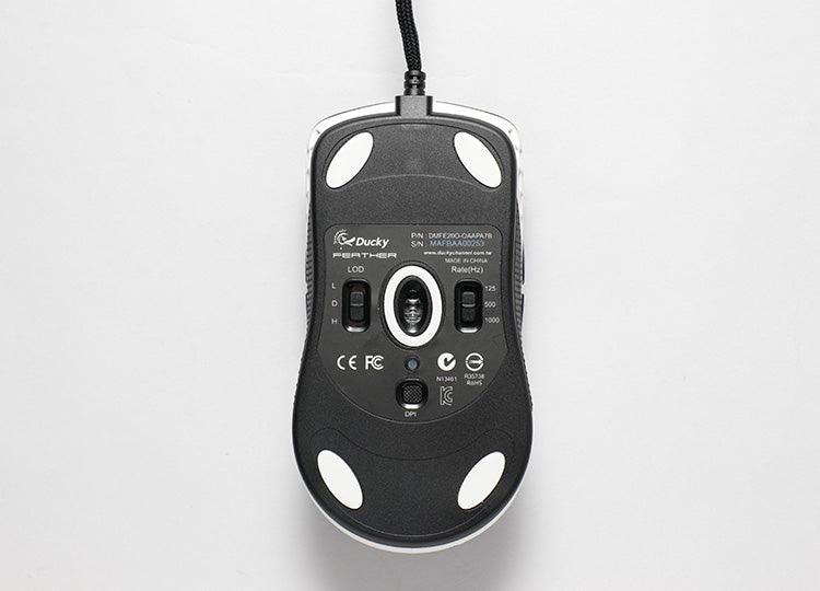 DUCKY FEATHER BLACK & WHITE EDITION GAMING MOUSE (DMFE20O-OAZPA7A) - DataBlitz